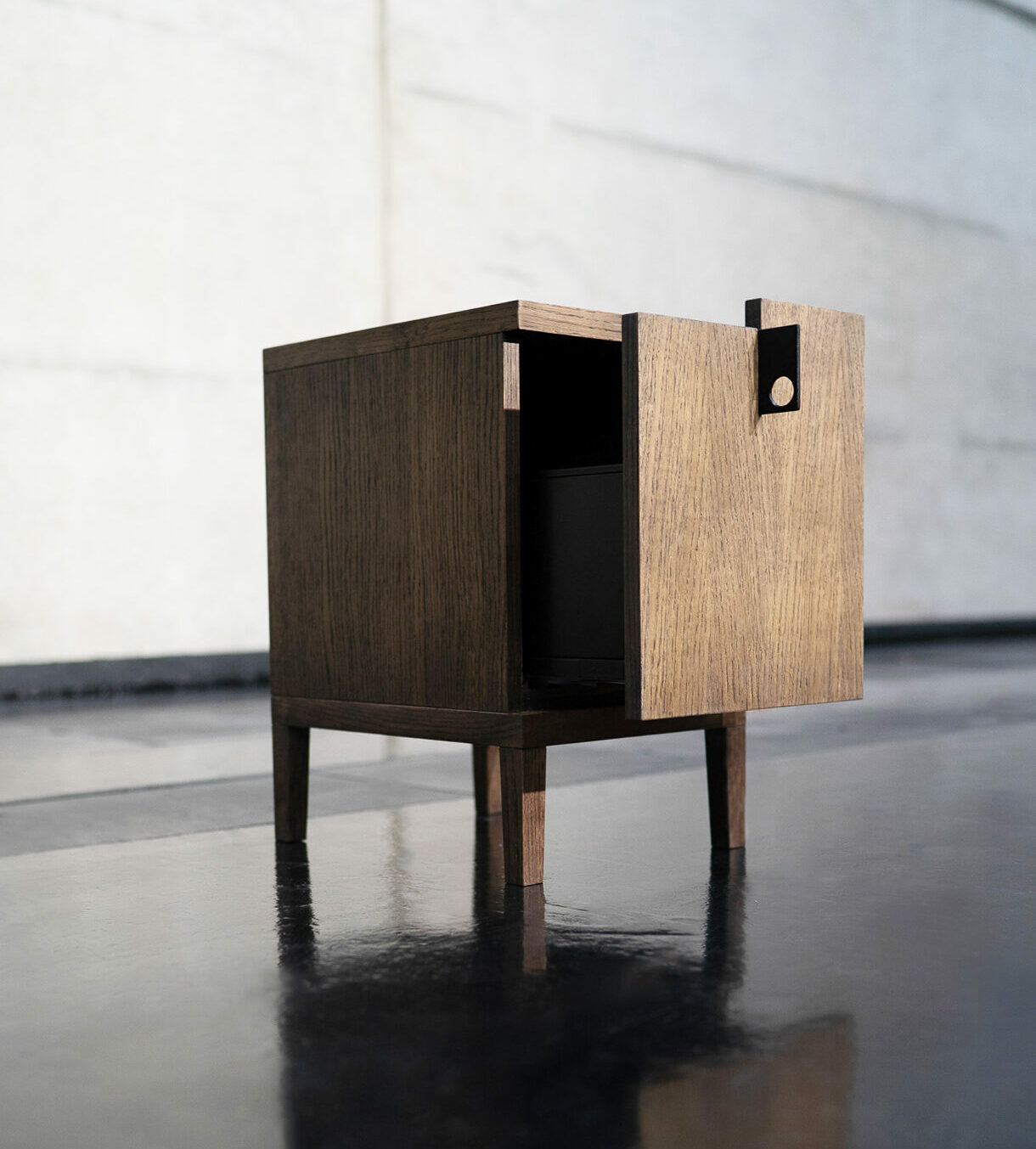 ESSENTIAL Nachtkästchen